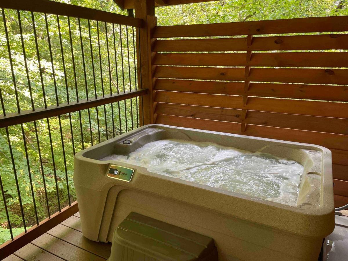 Cricket Hill Treehouse By Amish Country Lodging Millersburg Eksteriør bilde